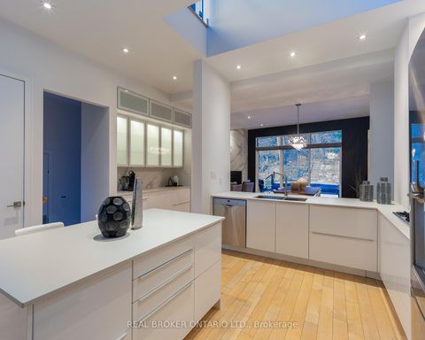 Photo 7 at 88 South Kingsway Way, Swansea, Toronto