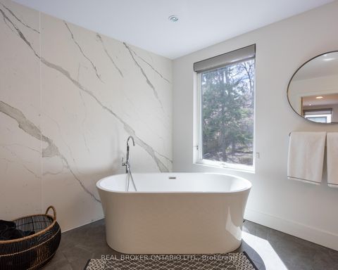 Photo 26 at 88 South Kingsway Way, Swansea, Toronto