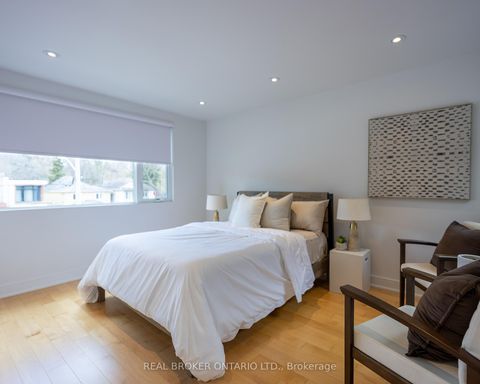 Photo 32 at 88 South Kingsway Way, Swansea, Toronto