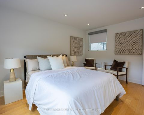 Photo 33 at 88 South Kingsway Way, Swansea, Toronto