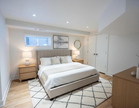 Photo 35 at 88 South Kingsway Way, Swansea, Toronto