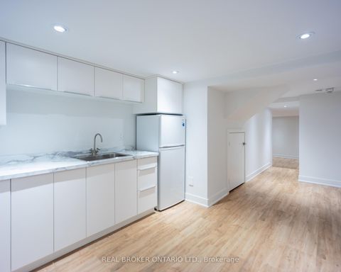 Photo 37 at 88 South Kingsway Way, Swansea, Toronto