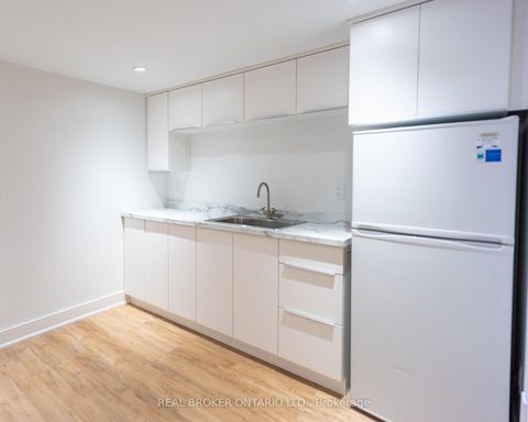 Photo 38 at 88 South Kingsway Way, Swansea, Toronto