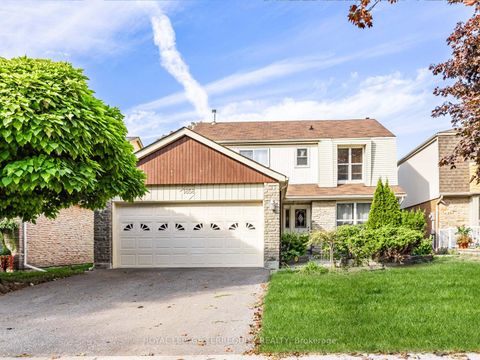 Photo 32 at 1858 Shadybrook Drive, Amberlea, Pickering