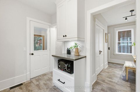 Photo 12 at 26 Arlington Avenue, O'Neill, Oshawa