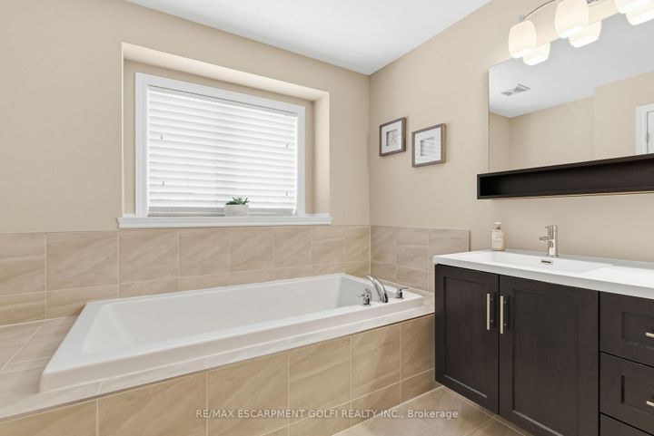 Photo 12 at 383 Wheat Boom Drive, JM Joshua Meadows, Oakville