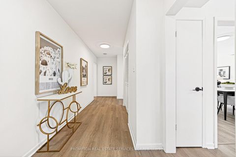 Photo 2 at 81 Maxome Avenue, Newtonbrook East, Toronto