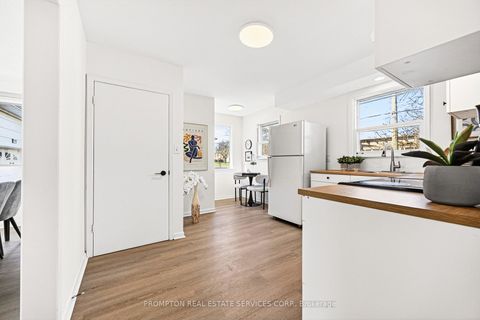 Photo 3 at 81 Maxome Avenue, Newtonbrook East, Toronto