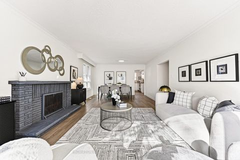 Photo 10 at 81 Maxome Avenue, Newtonbrook East, Toronto