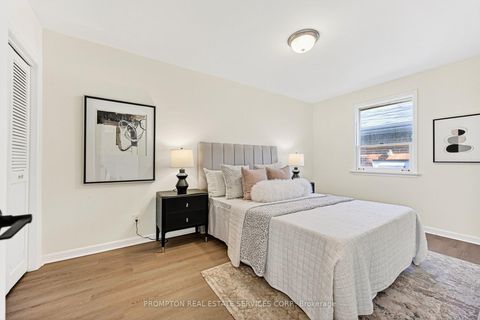 Photo 11 at 81 Maxome Avenue, Newtonbrook East, Toronto