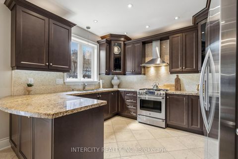 Photo 10 at 23 Via Borghese Street, Vellore Village, Vaughan