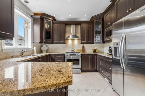 Photo 11 at 23 Via Borghese Street, Vellore Village, Vaughan