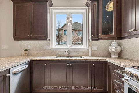 Photo 12 at 23 Via Borghese Street, Vellore Village, Vaughan