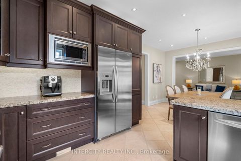 Photo 14 at 23 Via Borghese Street, Vellore Village, Vaughan