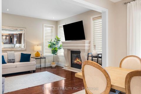 Photo 16 at 23 Via Borghese Street, Vellore Village, Vaughan