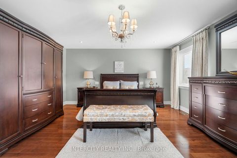 Photo 24 at 23 Via Borghese Street, Vellore Village, Vaughan