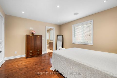 Photo 30 at 23 Via Borghese Street, Vellore Village, Vaughan