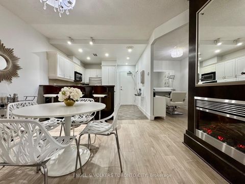 Photo 3 at 706 - 393 King Street W, Waterfront Communities C1, Toronto