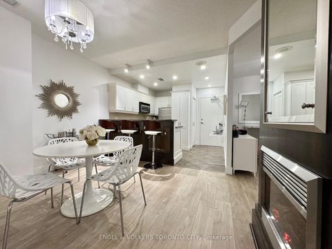 Photo 6 at 706 - 393 King Street W, Waterfront Communities C1, Toronto