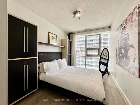 Photo 9 at 706 - 393 King Street W, Waterfront Communities C1, Toronto