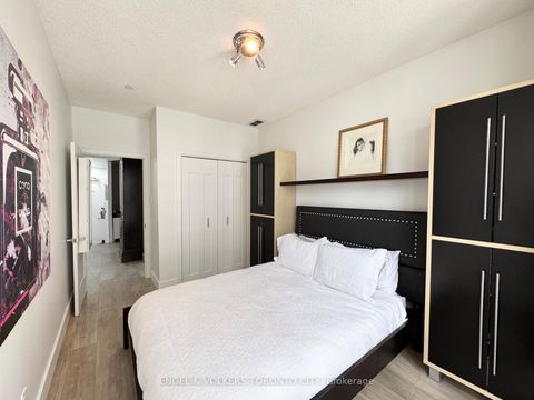 Photo 10 at 706 - 393 King Street W, Waterfront Communities C1, Toronto