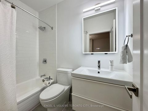Photo 11 at 706 - 393 King Street W, Waterfront Communities C1, Toronto