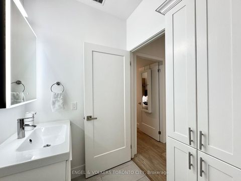 Photo 12 at 706 - 393 King Street W, Waterfront Communities C1, Toronto