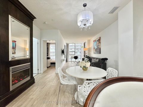 Photo 13 at 706 - 393 King Street W, Waterfront Communities C1, Toronto