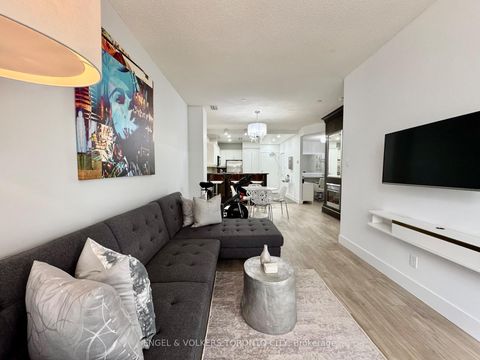 Photo 17 at 706 - 393 King Street W, Waterfront Communities C1, Toronto