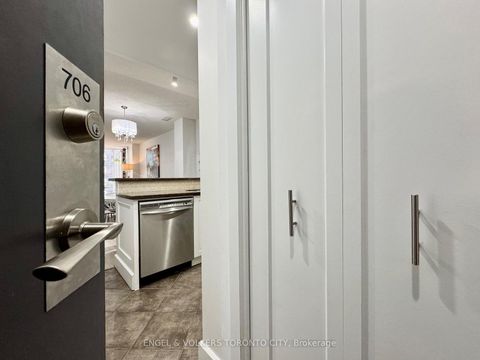 Photo 32 at 706 - 393 King Street W, Waterfront Communities C1, Toronto