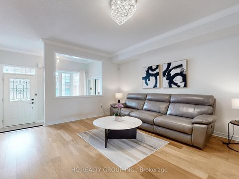 Photo 3 at 157 DOVETAIL Drive, Oak Ridges Lake Wilcox, Richmond Hill