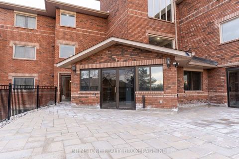 Photo 2 at 312 - 1 Quail Crescent, Ardagh, Barrie