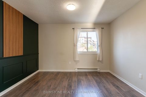 Photo 10 at 312 - 1 Quail Crescent, Ardagh, Barrie