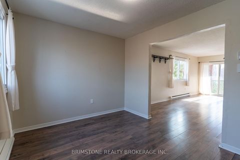 Photo 11 at 312 - 1 Quail Crescent, Ardagh, Barrie