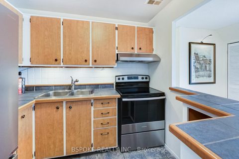 Photo 6 at 103 - 2001 Bonnymede Drive, Clarkson, Mississauga