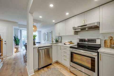 Photo 8 at 142 - 30 Merchant Lane, Dufferin Grove, Toronto