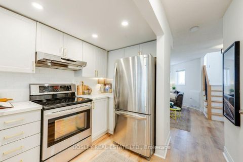 Photo 9 at 142 - 30 Merchant Lane, Dufferin Grove, Toronto