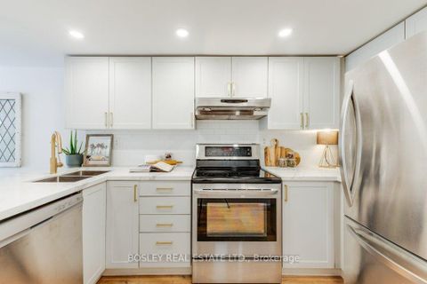 Photo 10 at 142 - 30 Merchant Lane, Dufferin Grove, Toronto