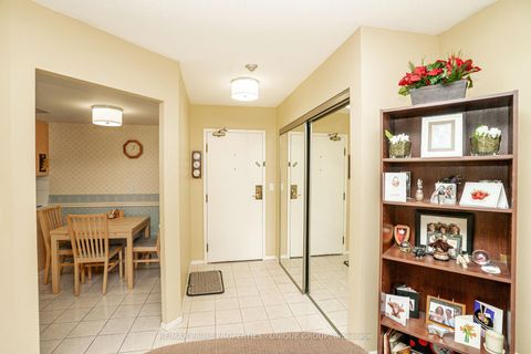 Photo 8 at 209 - 33 Weldrick Road E, Observatory, Richmond Hill