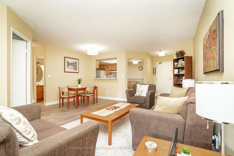 Photo 11 at 209 - 33 Weldrick Road E, Observatory, Richmond Hill