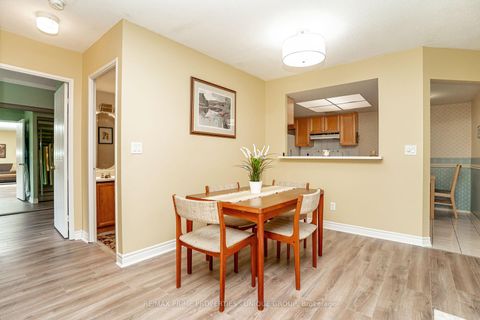 Photo 14 at 209 - 33 Weldrick Road E, Observatory, Richmond Hill