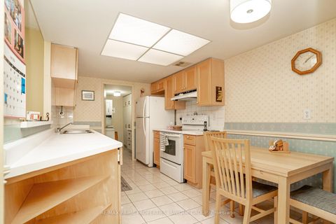 Photo 15 at 209 - 33 Weldrick Road E, Observatory, Richmond Hill