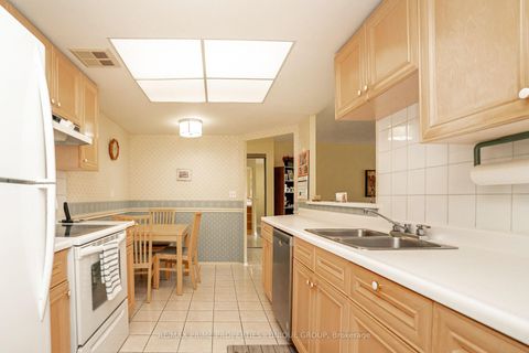 Photo 17 at 209 - 33 Weldrick Road E, Observatory, Richmond Hill