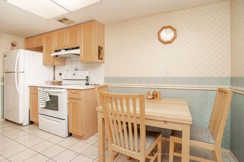 Photo 20 at 209 - 33 Weldrick Road E, Observatory, Richmond Hill