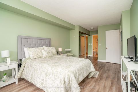 Photo 26 at 209 - 33 Weldrick Road E, Observatory, Richmond Hill