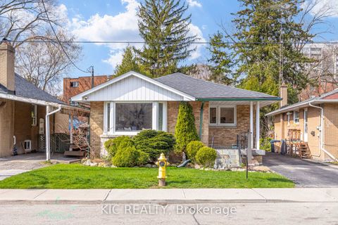 Photo 1 at 58 Coe Hill Drive, Swansea, Toronto