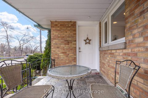 Photo 3 at 58 Coe Hill Drive, Swansea, Toronto