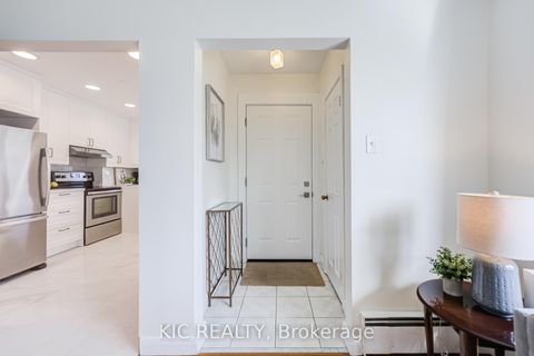 Photo 4 at 58 Coe Hill Drive, Swansea, Toronto