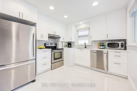 Photo 9 at 58 Coe Hill Drive, Swansea, Toronto