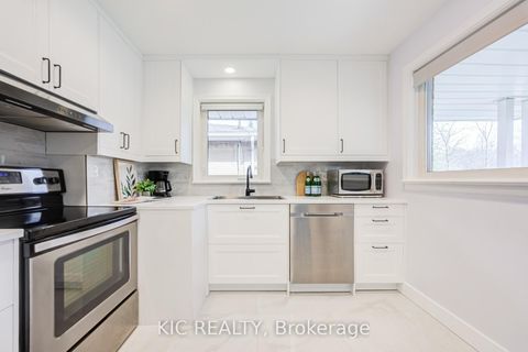 Photo 10 at 58 Coe Hill Drive, Swansea, Toronto